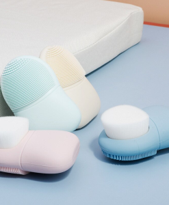 Multi-Purpose Silicone Facial Cleansing Brush – Compact, Dual-Headed, Eco-Friendly Face Brush for Deep Cleansing and Exfoliation